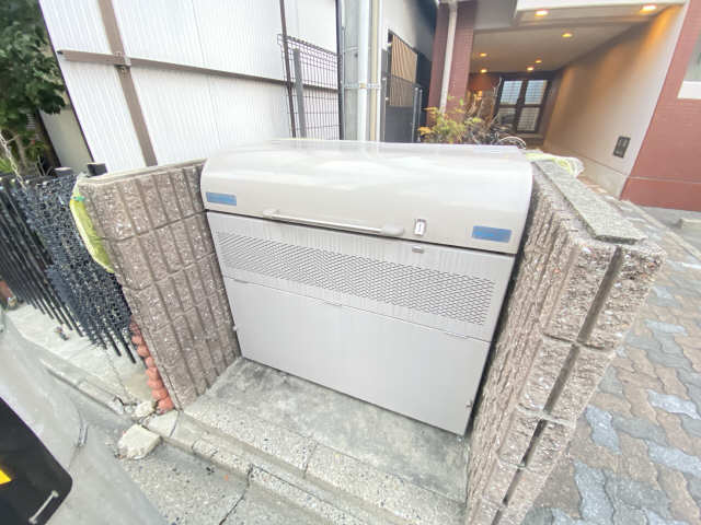 敷地内ゴミ置き場