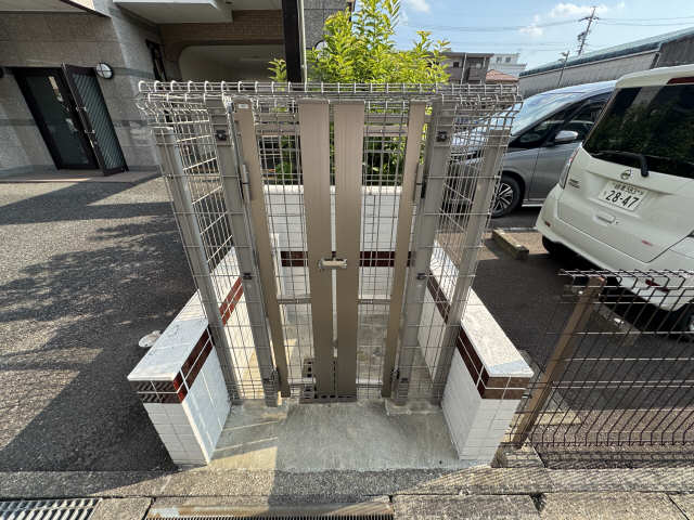 敷地内ゴミ置き場