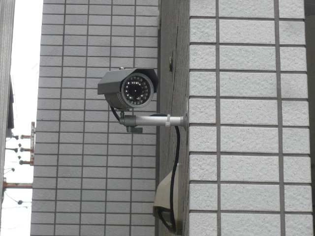 北側出入口防犯カメラ