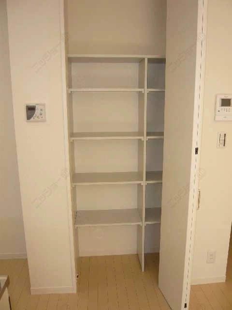 キッチン横収納