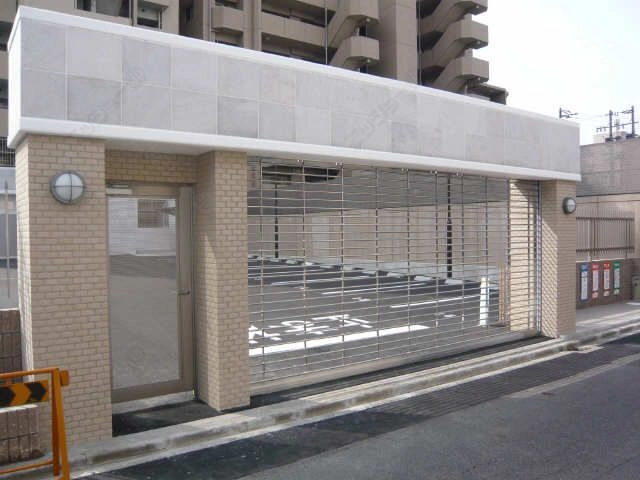 シャッター付駐車場