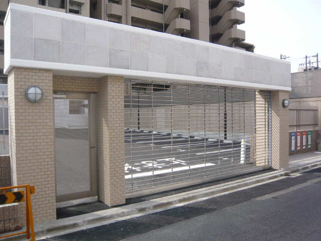 シャッター付駐車場