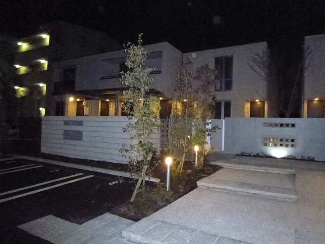 夜外観