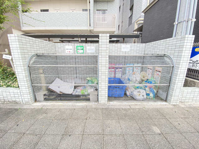 敷地内ゴミ置き場