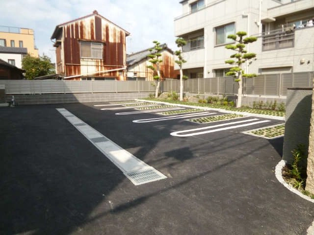 北側駐車場(屋根無)