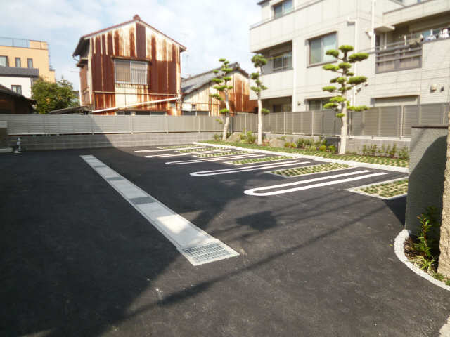 北側駐車場（屋根無）