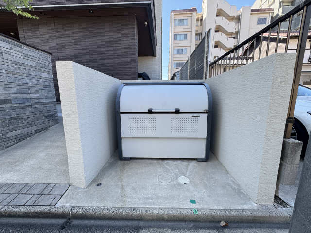 敷地内ゴミ置き場