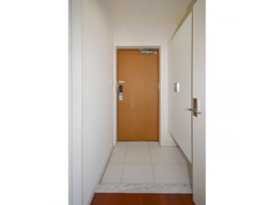 Gramercy Shiromi-dori 7階 玄関