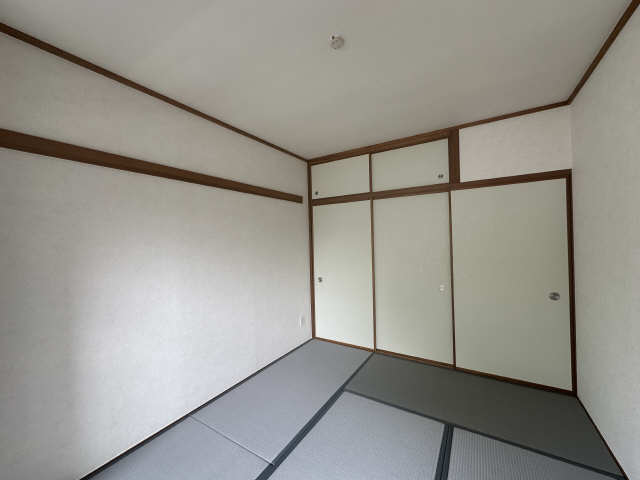 ハウス徳川 2階 和室