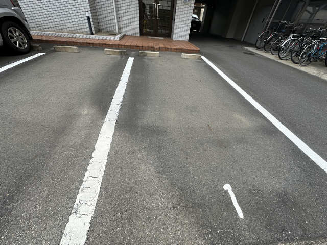 ハウス徳川 2階 駐車場