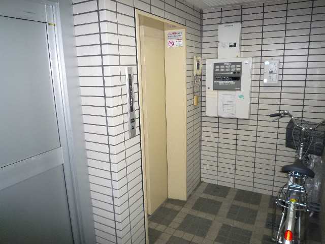シングルハイツ新栄 7階 エレベーター