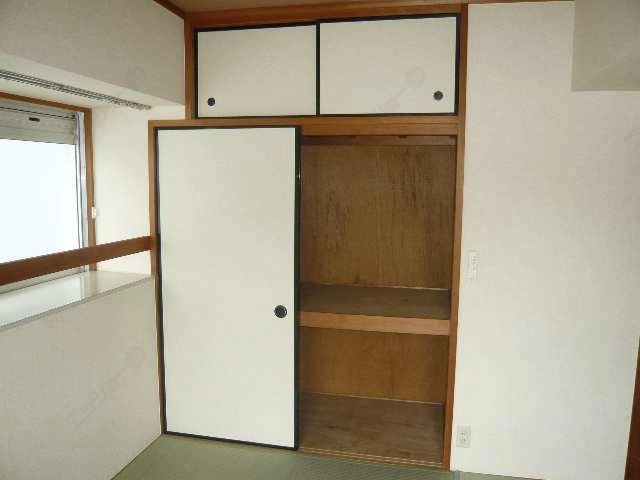 南側和室収納