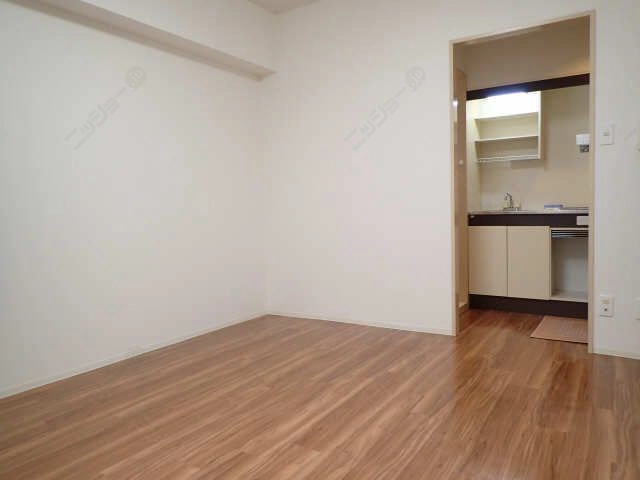 洋室ベランダ側から