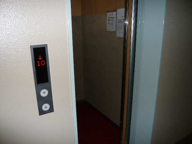サン・サカエビル 10階 エレベーター