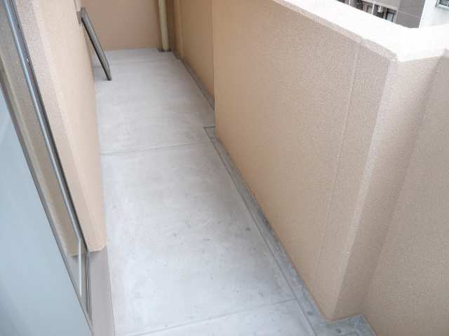 東側バ�ルコニー