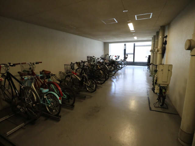 THE SAKAE RESIDENCE 9階 駐輪場