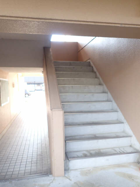 ＡＤＶＡＮＣＥ 2階 階段