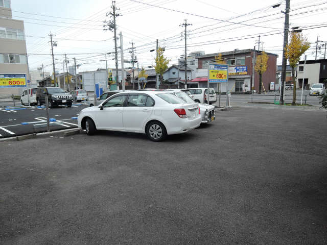 ハイネス鹿島 2階 駐車場