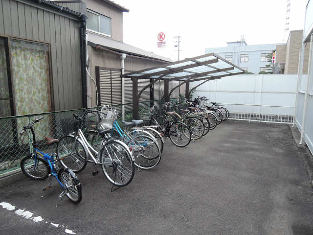 ハイネス鹿島 2階 駐輪場