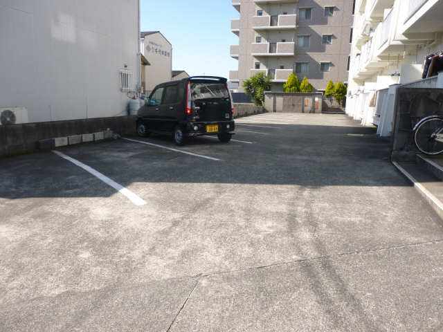 小川ビル 3階 駐車場