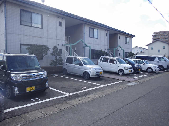 グリーンウェーブ宮北 1階 駐車場