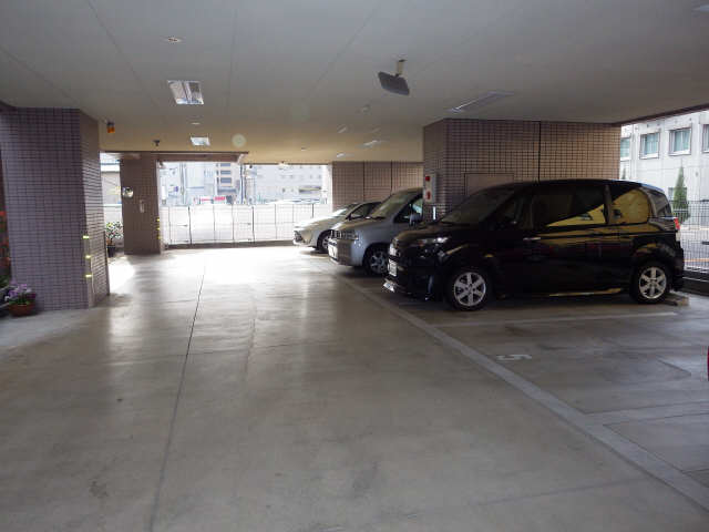 クレール　イワタ 4階 駐車場