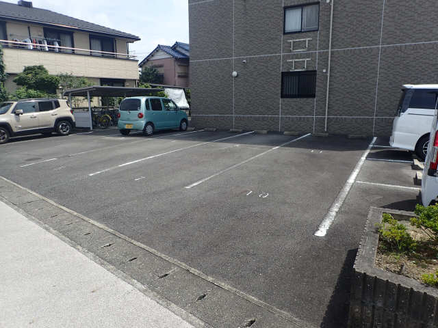 サニーハイツ戸崎 4階 駐車場