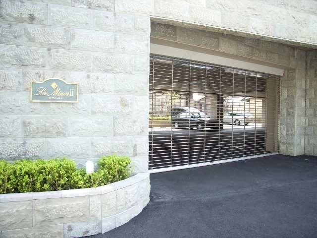 電動シャッター駐車場