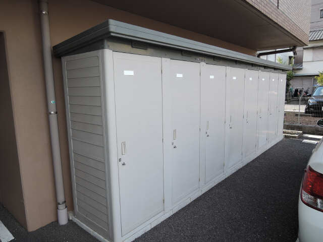 中部屋用倉庫