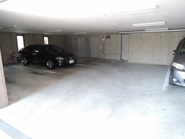 屋根付駐車場