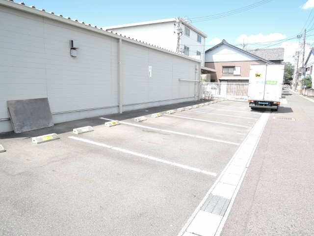 敷地外駐車場2