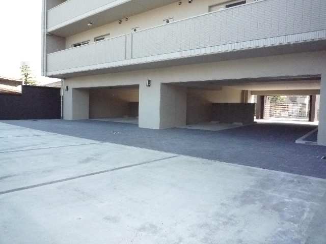 アクシス香蘭 2階 駐車場