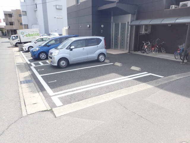 レジデンス　ヨシヤマ 4階 駐車場