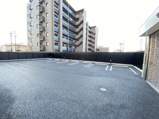 THE RESIDENCEＭ・ＫＡＮＯＵ 8階 駐車場