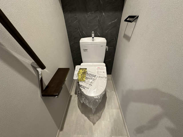 リオリエント三里 2階 WC
