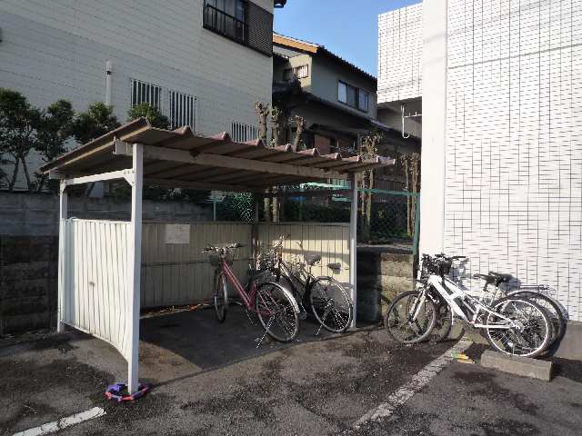 長谷川マンション 3階 駐輪場