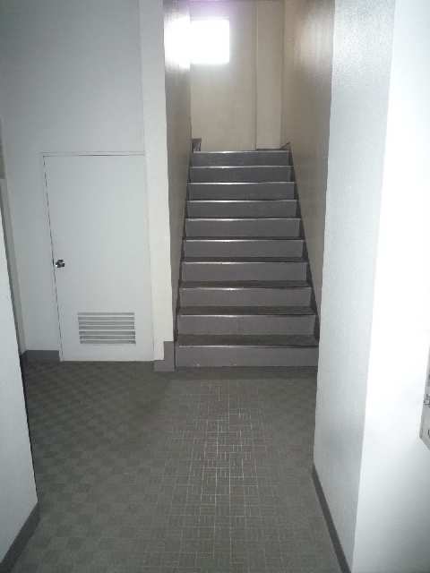 浅野ビル 4階 共通用階段