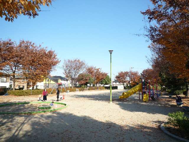 向かい側公園