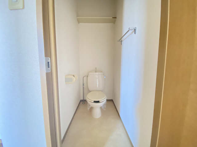 ドミール川本 3階 WC