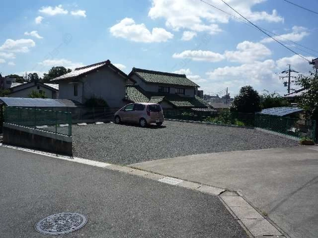 隣地駐車場