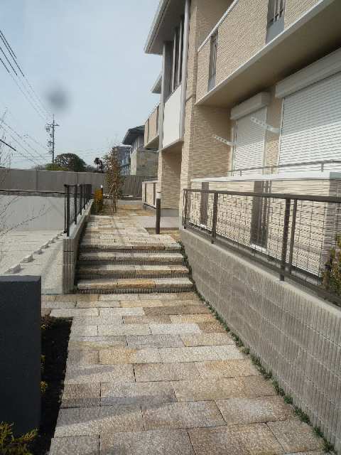 ｴﾝﾄﾗﾝｽ前