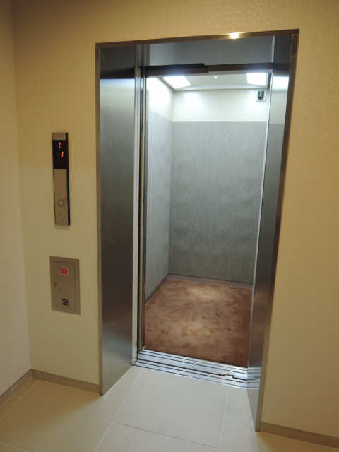 セントリィ 4階 エレベーター