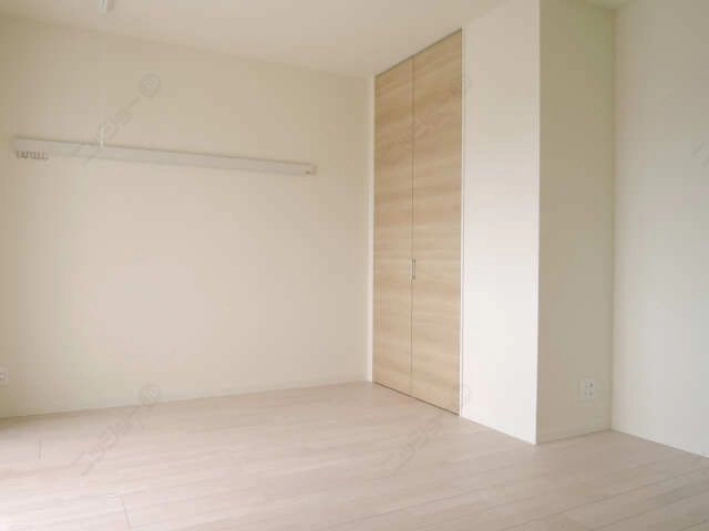 リビング側洋室