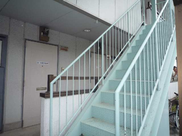 フォーレスト池場 3階 階段