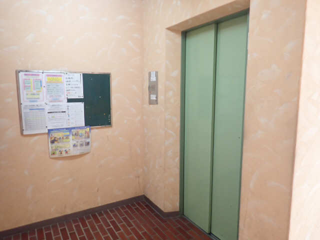 仁ビル 5階 エレベータ