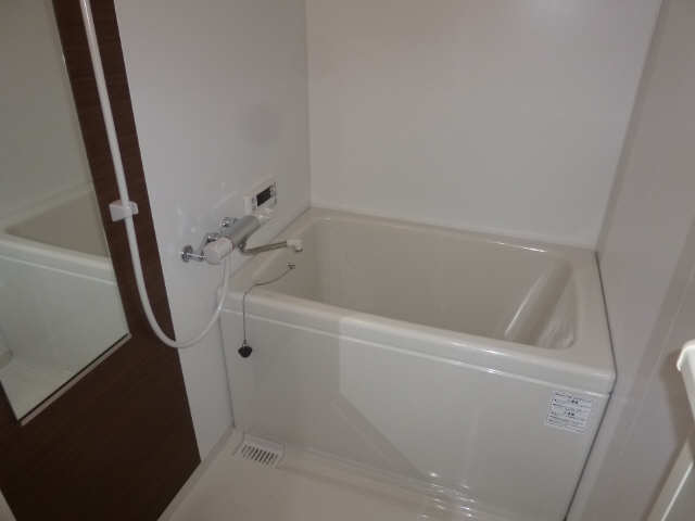 カルチェード石田 1階 浴室