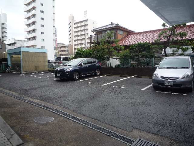 マンション植田 3階 駐車場