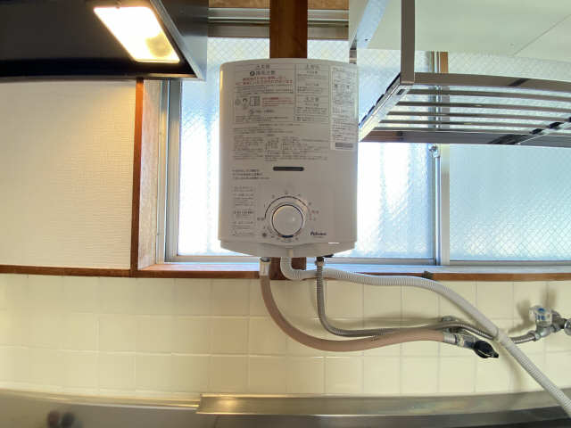 ヒカリハイツ 3階 湯沸かし器