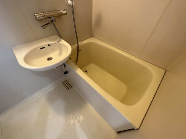 ベラビスタ相川 1階 浴室