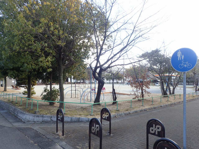 歩いてすぐの児童公園